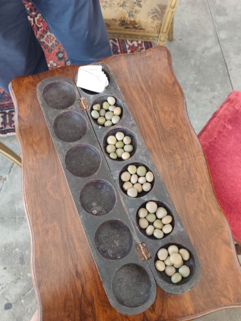 Mercatino Antiquariato con gioco egizio
